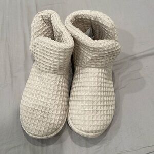 Brand new parachute home waffle boots